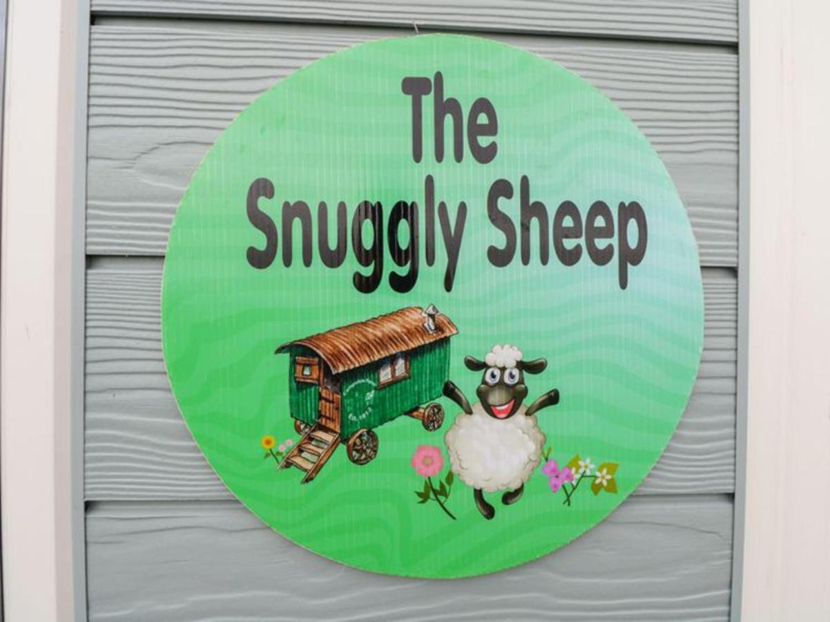The Snuggly Sheep Shepherd Hut Farm Stay バリシャノン エクステリア 写真